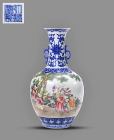 A BLUE AND WHITE AND FAMILLE-ROSE 'CHILDREN AT PLAY' VASE