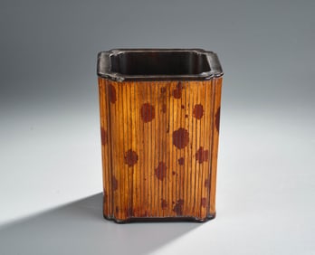 A MOTTLED BAMBOO SQUARE CHAMFERED BRUSH POT