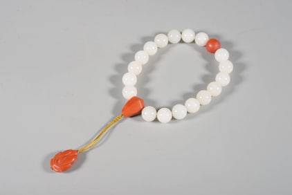 A HETIAN WHITE JADE WITH SOUTHERN RED AGATE PRAYER BEADS