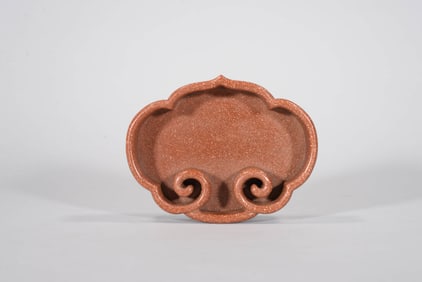 A GOLD-FLECKED 'RUYI-SHAPED' BRUSH WASHER