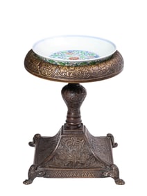 A DOUCAI 'INTERLOCKING FLOWERS' DISH