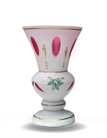 A HANDCRAFTED GLASS VASE WITH MULTI-COLORED LAYERS