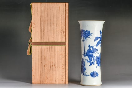A BLUE AND WHITE 'FIGURE' BEAKER VASE