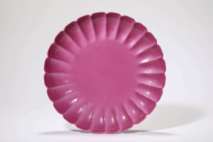 A RUBY-RED GLAZED CHRYSANTHEMUM-SHAPED DISH