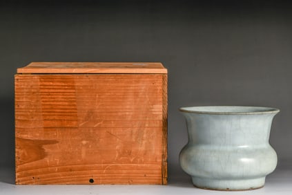 A GE-TYPE GLAZE WASTE VESSEL