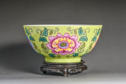A GREEN-GLAZED 'FLORAL' BOWL