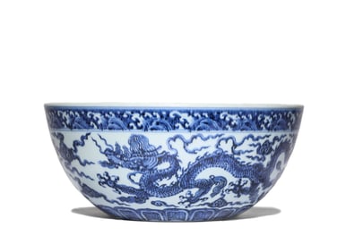 A BLUE AND WHITE 'DRAGON' BOWL
