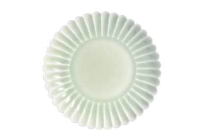 A PALE CELADON-GLAZED CHRYSANTHEMUM-SHAPED DISH