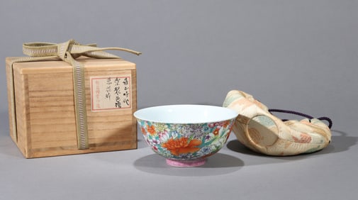 A FAMILLE ROSE 'MILLEFLEURS' TEACUP