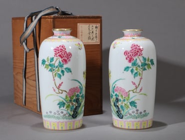 A PAIR OF FAMILLE ROSE 'FLORAL' VASES
