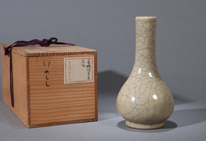A GE-TYPE VASE