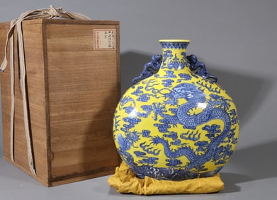 A YELLOW-GROUND BLUE AND WHITE 'DRAGON' MOONFLASK
