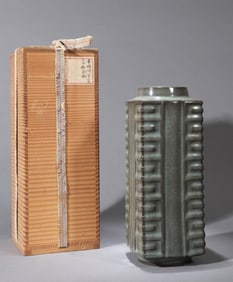 A GUAN-TYPE CONG-FORM VASE