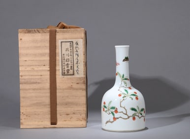 A WUCAI 'WOLFBERRY' BELL-SHAPED VASE
