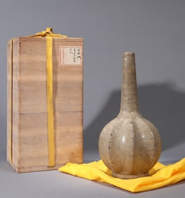 A GE-TYPE VASE
