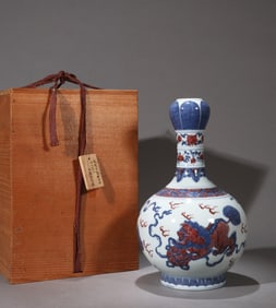 A BLUE AND WHITE WITH COPPER-RED 'LION PLAYING WITH BALL' GARLIC-HEAD SHAPED VASE