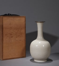 A DING TYPE 'INTERLOCKING PEONY' VASE