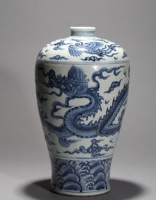 A BLUE AND WHITE 'DRAGON' MEIPING