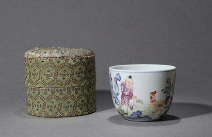 A FAMILLE ROSE 'CHICKEN' STEM CUP