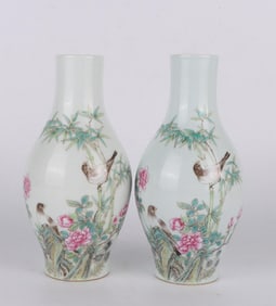 A PAIR OF FAMILLE ROSE 'FLOWERS AND BIRDS' SMALL OLIVE-SHAPED VASES