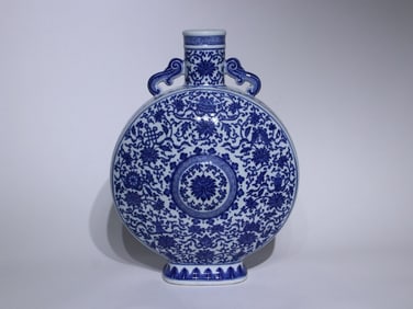 A BLUE AND WHITE 'INTERLOCKING FLOWERS AND BABAO' MOONFLASK