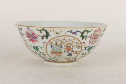 A FAMILLE ROSE MEDALLION 'ANTIQUITIES' BOWL
