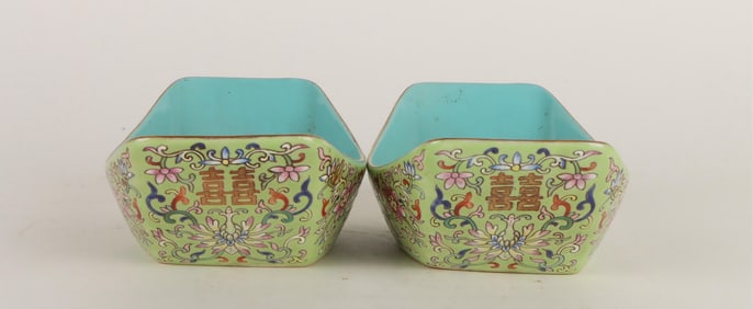 A PAIR OF FAMILLE ROSE GREEN-GROUND 'SHOU ' SAUCERS