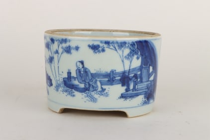 A BLUE AND WHITE 'FIGURES' SMALL CENSER