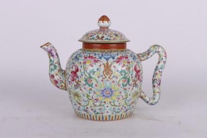 A FAMILLE ROSE 'INTERLOCKING FLOWERS' TEAPOT