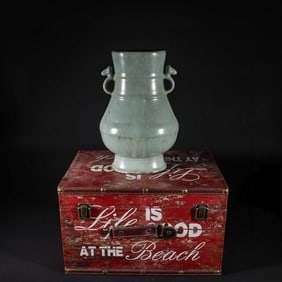 A GUAN-TYPE PALE CELADON GLAZED VASE