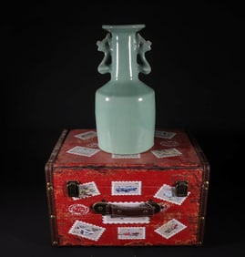 A GUAN-TYPE PALE CELADON GLAZED PHOENIX-HANDLED VASE
