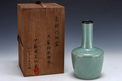 A RU TYPE PAPER-MALLET VASE