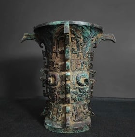 A HE ZUN (RITUAL WINE VESSEL)