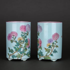 A TURQUOISE-GREEN GROUND FAMILLE ROSE 'CHRYSANTHEMUM AND POETRY' BRUSH POT