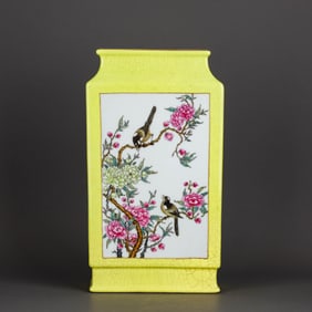 A YELLOW-GLAZED MEDALLION FAMILLE ROSE 'FLOWERS AND BIRDS' MOONFLASK