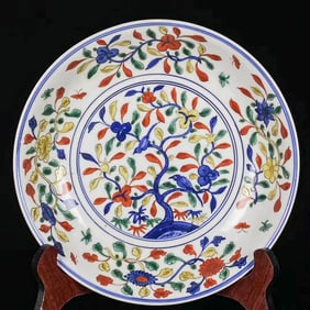 A WUCAI 'INTERLOCKING FLOWERS' DISH