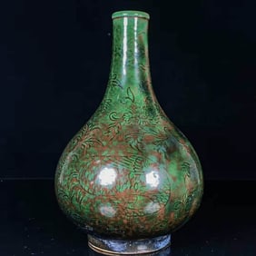 A LANG-TYPE GREEN-GLAZED INCISED 'FLOWERS AND BIRDS' VASE