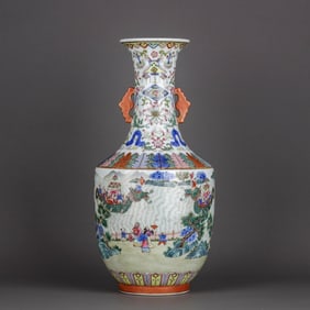 A BLUE AND WHITE WITH COLORS 'DRAGON BOAT RACE' TWO-HANDLED VASE