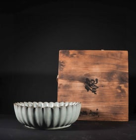 AN ANTIQUE GUAN-TYPE BLUE LOTUS-LOBED BOWL