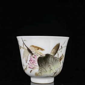 A FAMILLE ROSE 'LOTUS POND UNDER MOONLIGHT' CUP