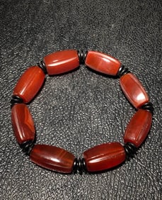 A RED AGATE BEAD BRACELET