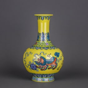 A YELLOW-GLAZED WUCAI 'LION PLAYING WITH BALL' VASE