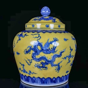 A YELLOW-GROUND BLUE AND WHITE 'FIVE DRAGONS' COVERED JAR