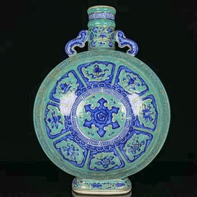 A GREEN-GROUND BLUE AND WHITE WITH GILT-DECORATED 'BABAO' MOONFLASK