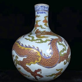 A WUCAI 'DRAGON' GLOBULAR VASE