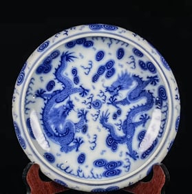 A BLUE AND WHITE 'DRAGON' BRUSH WASHER