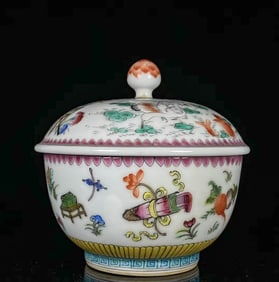A FAMILLE ROSE 'BABAO' COVERED BOWL