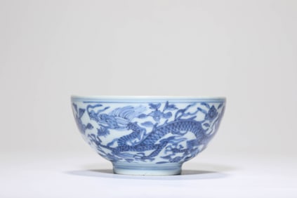 A BLUE AND WHITE 'DRAGON' BOWL