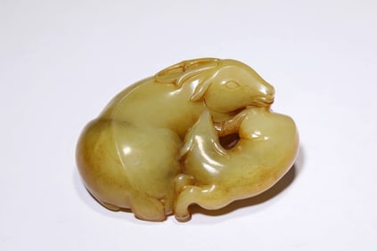 A YELLOW JADE DEER
