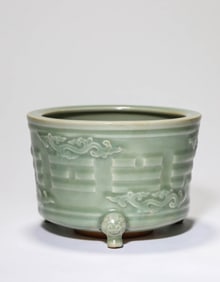 A LONGQUAN TRIPOD CENSER